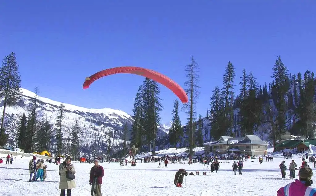 paragliding in manali